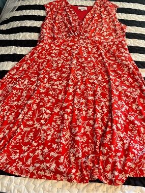 Gilli Red and White Floral V-Neck Dress